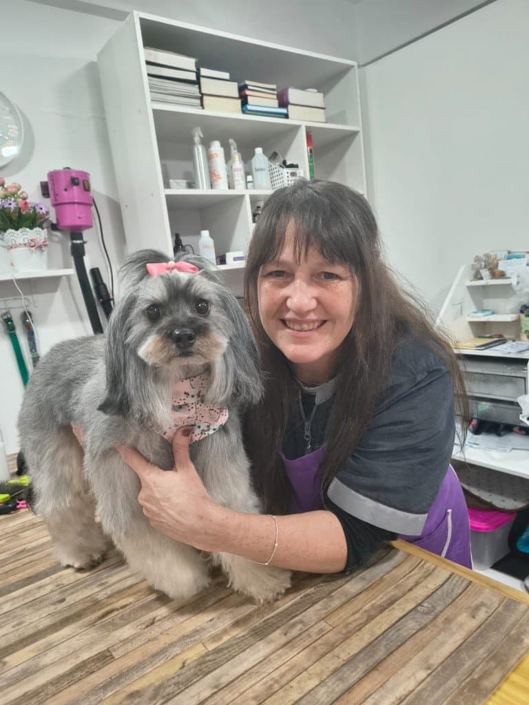 Yanina Espinel, peluquera canina
